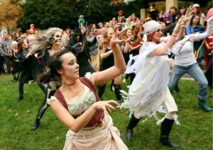 dt.common.streams.StreamServer